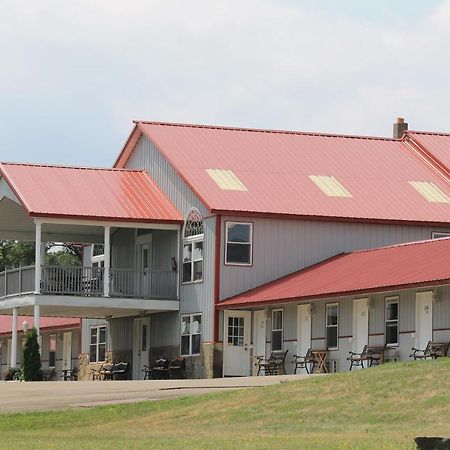 Golden Knight Inn And Suites Rock Stream Exterior photo