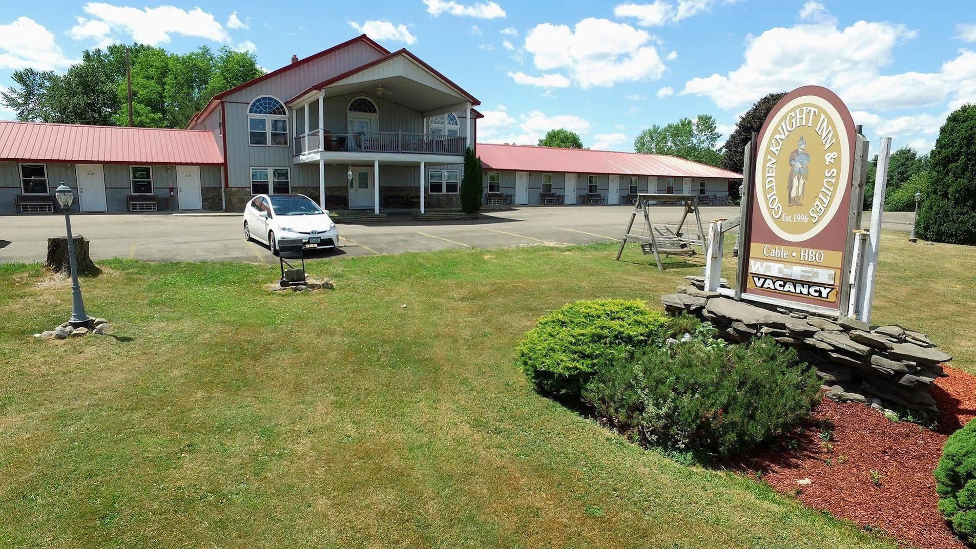 Golden Knight Inn And Suites Rock Stream Exterior photo